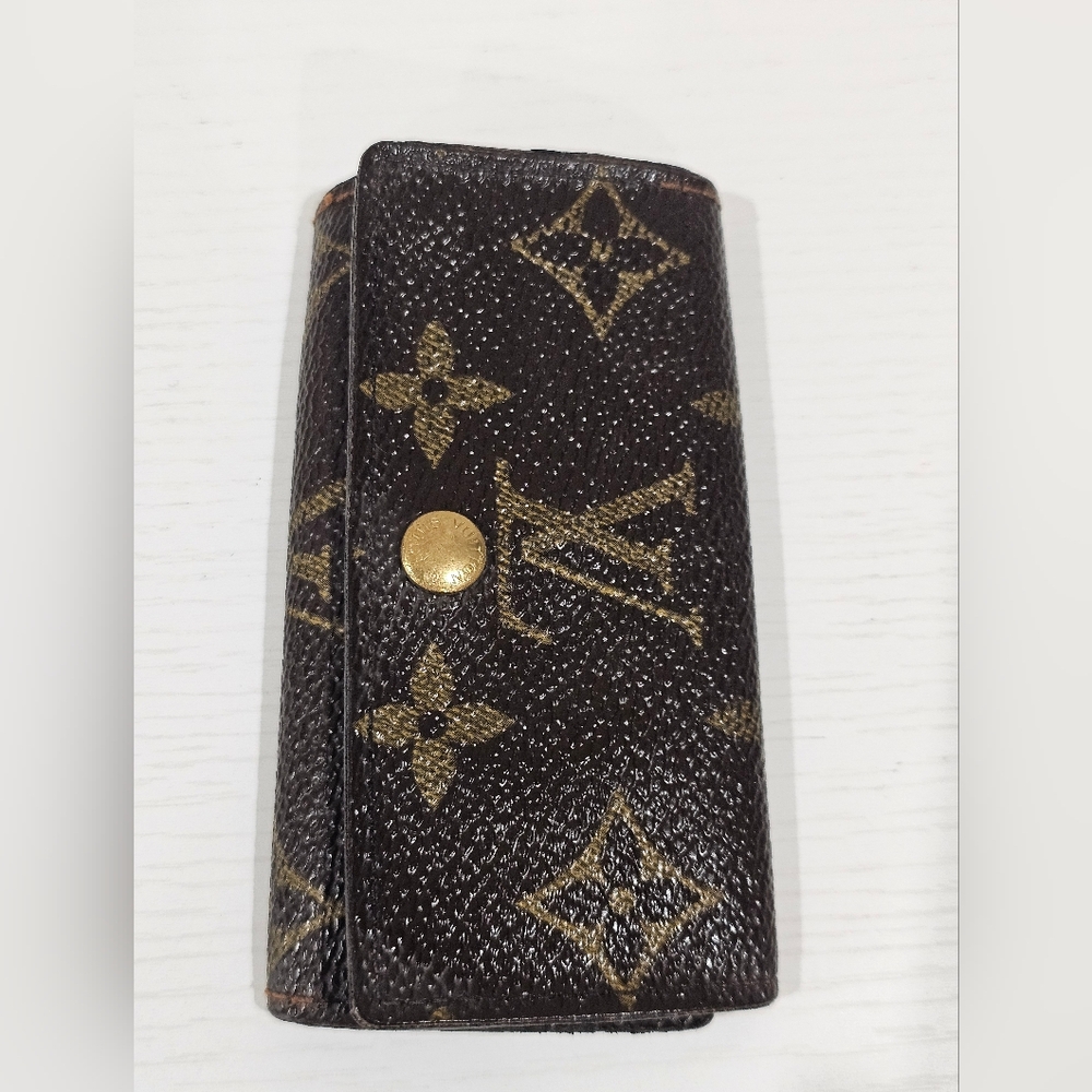 Louis Vuitton Bown Monogram Key Holder